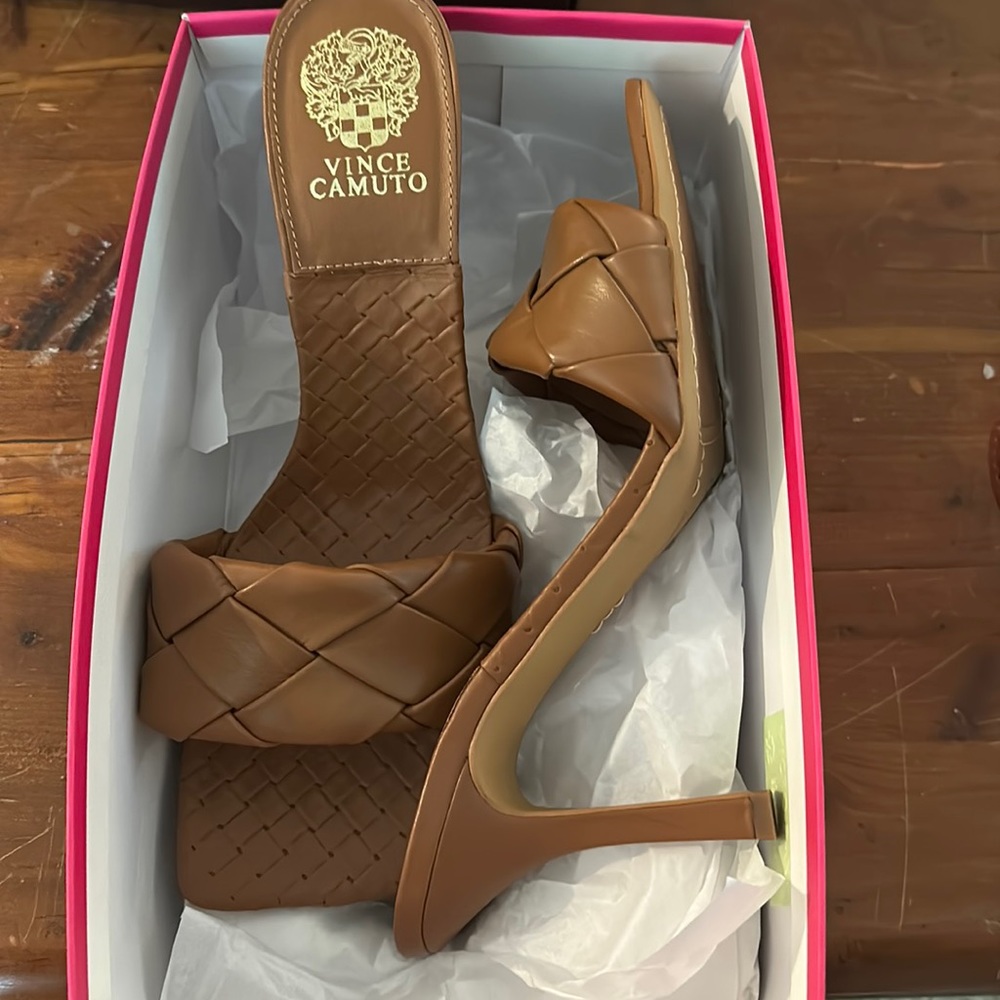 Vince Camuto new in Box